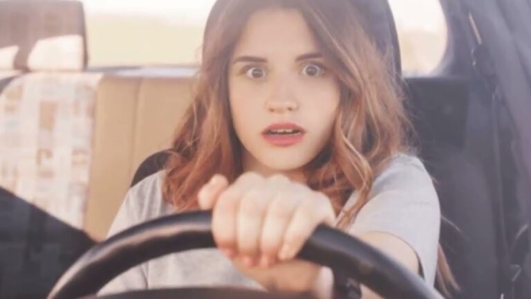 al frenar suena como si arrastrara algo