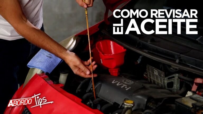 como mirar el aceite del coche