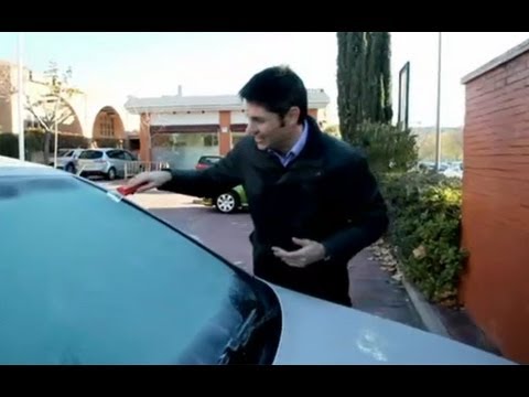 como quitar el hielo del parabrisas