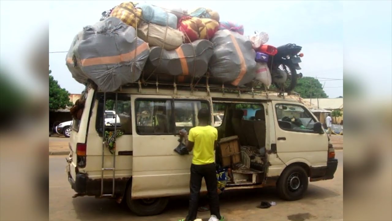 cómo se tiene que colocar la carga en un vehículo