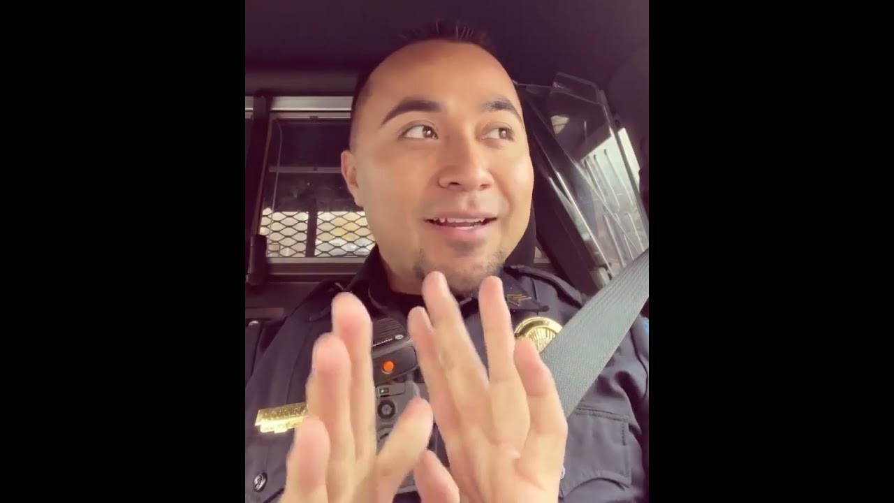 cuando un niño puede ir delante en el coche