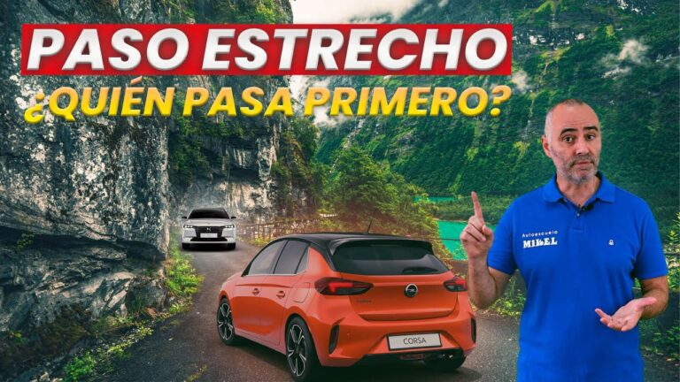 dos vehiculos del mismo tipo se encuentran en un estrechamiento