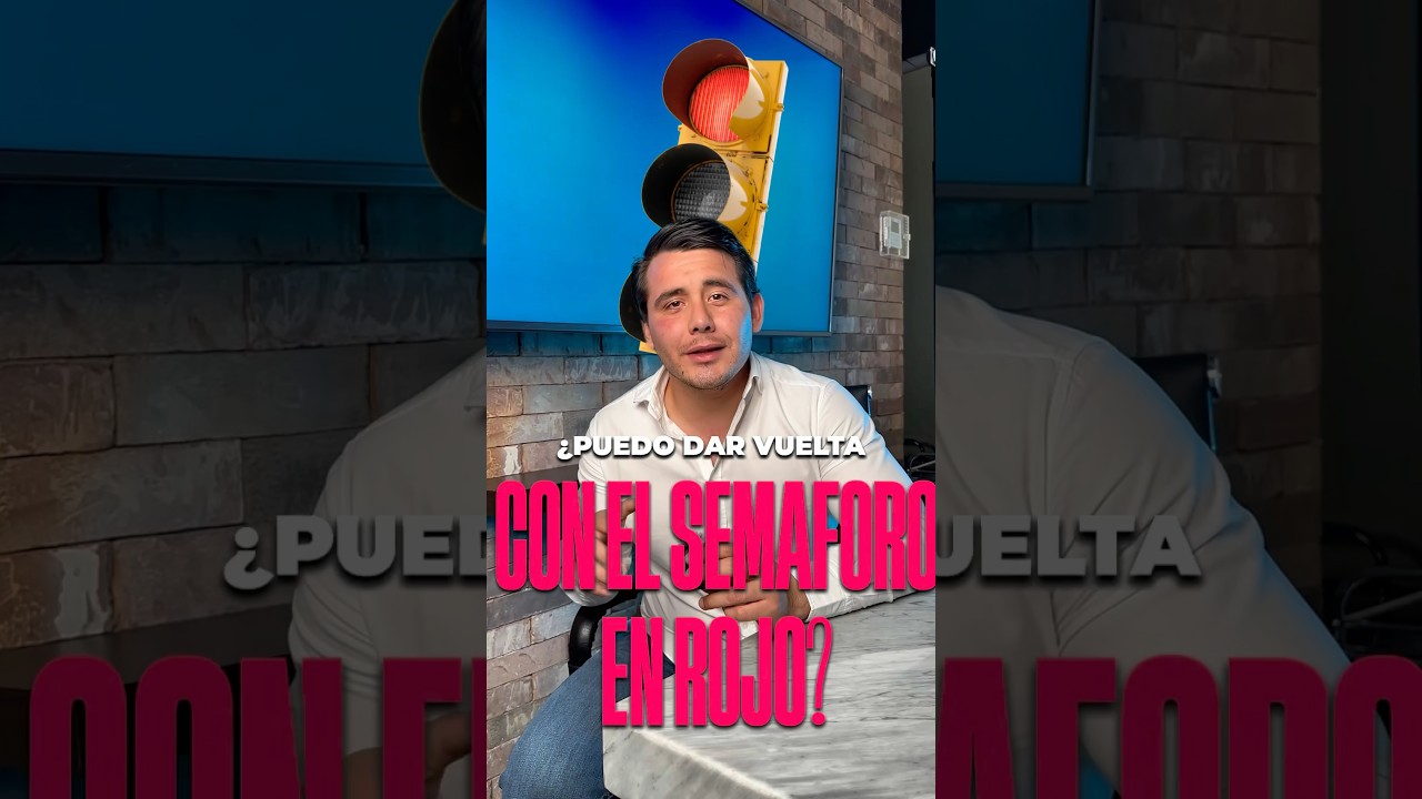 el vehículo rojo puede girar a la izquierda