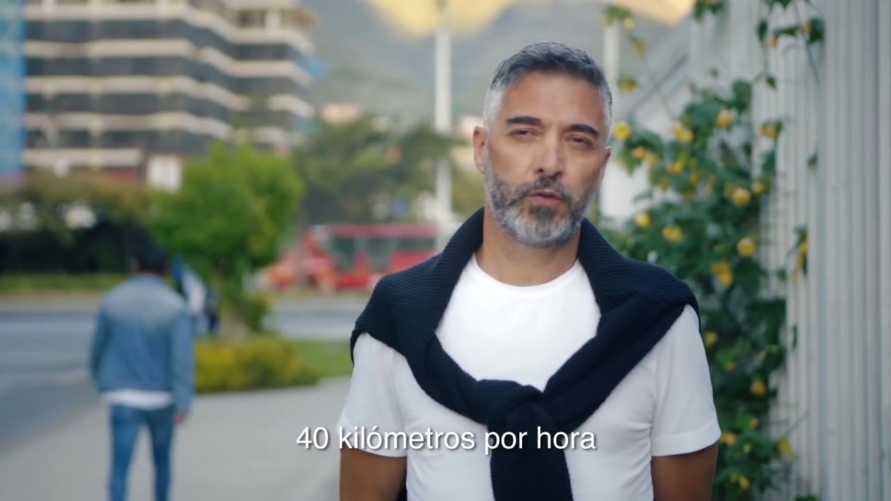 en las travesías cuál es la velocidad máxima genérica permitida