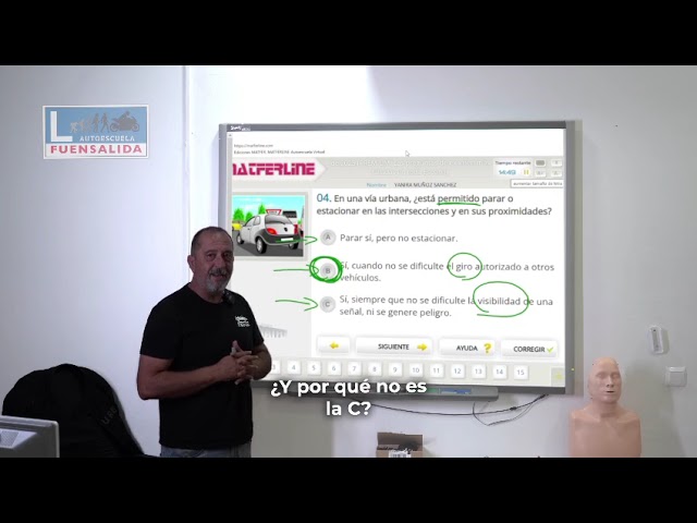 esta prohibido parar en una interseccion en via urbana