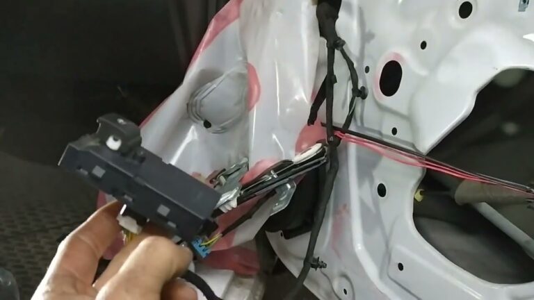 la ventanilla del coche baja pero no sube