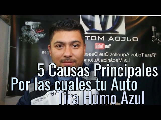 mi coche echa humo azul y huele a quemado