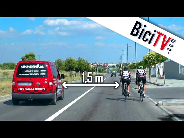 para adelantar a la bicicleta debe encender el intermitente