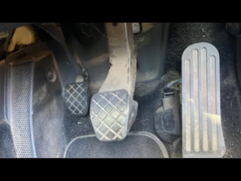 pedal de embrague se queda abajo a veces