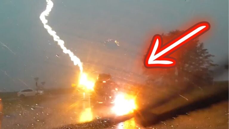 puede caer un rayo en un coche