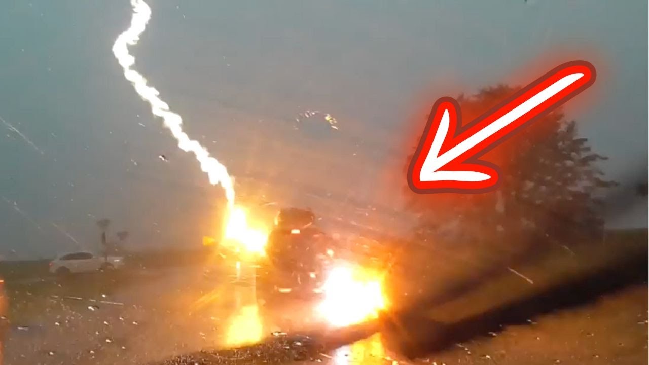 puede caer un rayo en un coche