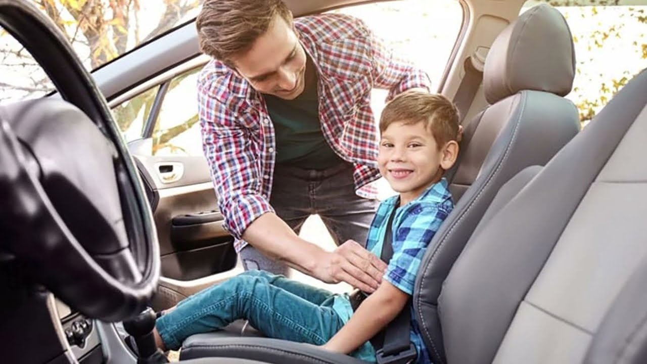 puede ir un niño en el asiento delantero con silla