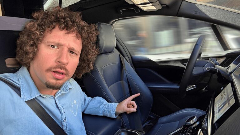 se puede embarcar un coche sin conductor