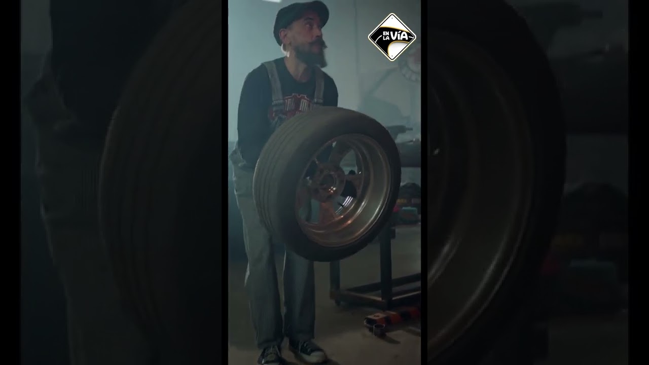 un neumático con una presión de inflado incorrecta