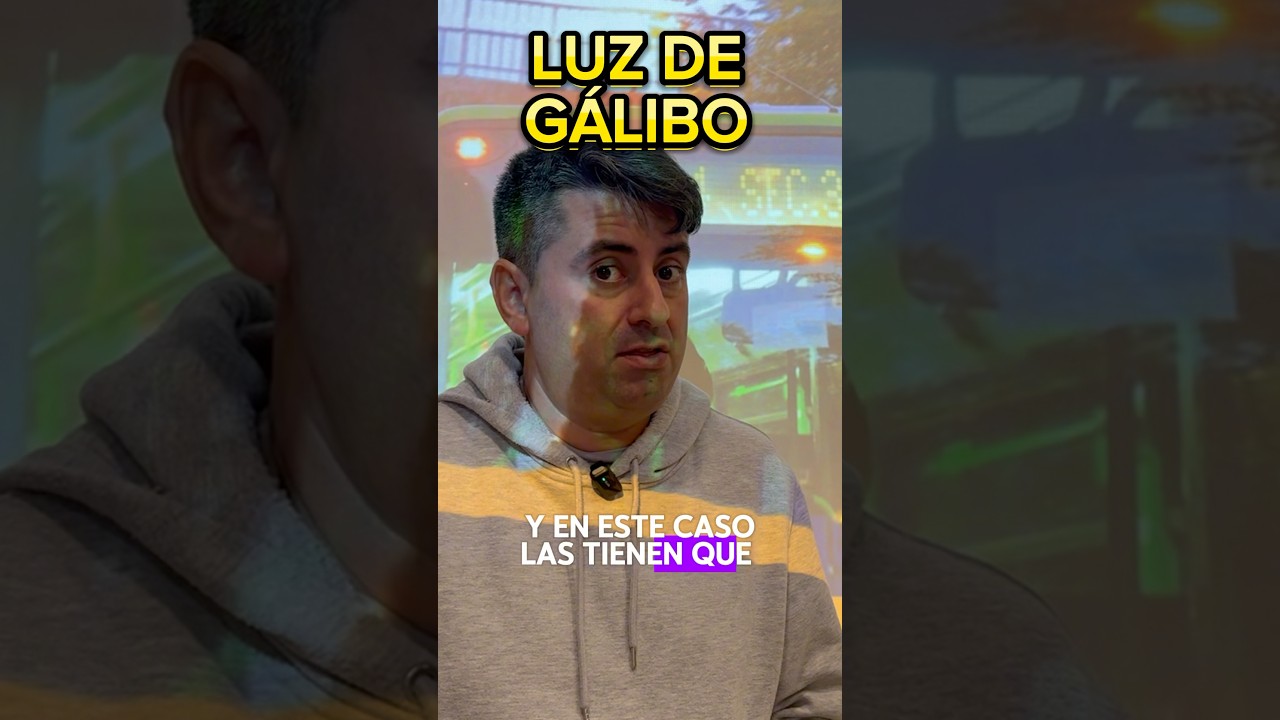 un vehículo debe llevar la luz de gálibo si mide...