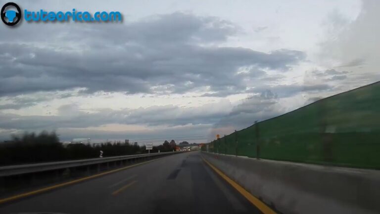 una hilera de luces amarillas fijas o intermitentes...