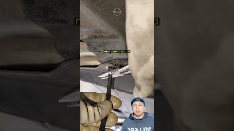 utilizar pinzas para retener el cinturón de seguridad